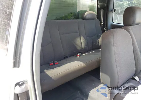 2003 Chevrolet Silverado 2500Hd from USA, damaged, VIN 1GCHK29UX3E182733